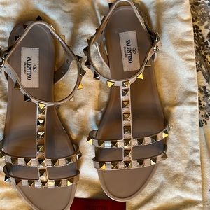 Nude Valentino rockstud rubber flat cage sandal